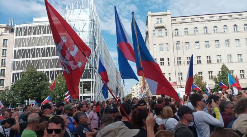 Demonstraci označil premiér Fiala a některá média příslušníci proukrajinské pěti-slepenecké kolony za prokremelskou