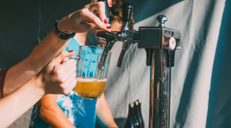 Na pravém břehu Vltavy přistanou létající pivovary. Nabídnou piva s příchutí ovoce i karamelu